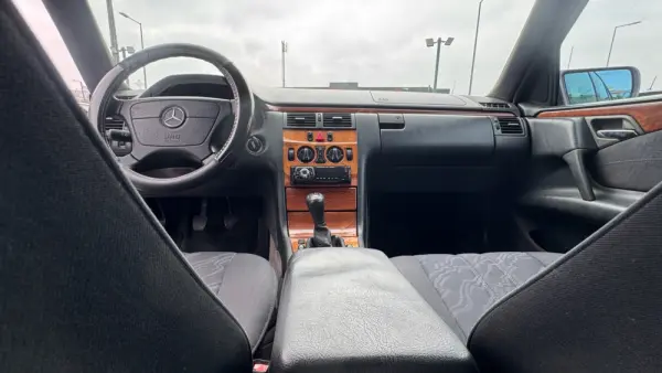 Mercedes-Benz E 220 CDI Classic 12