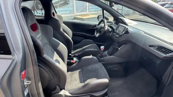 Peugeot 208 1.6 e-THP GTi by Sport 23