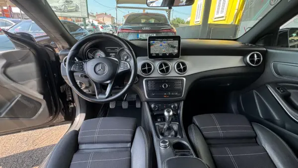 Mercedes-Benz CLA 200 d Shooting Brake Urban 32
