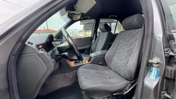Mercedes-Benz E 220 CDI Classic 8
