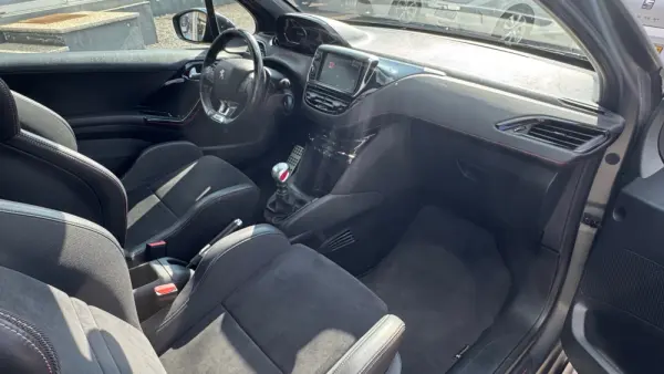 Peugeot 208 1.6 e-THP GTi by Sport 24
