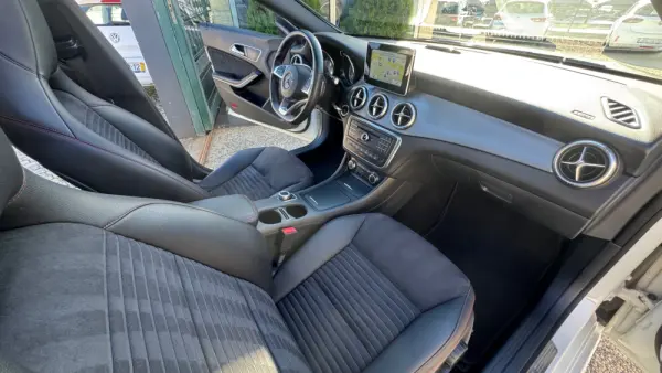 Mercedes-Benz CLA 220 (CDI) d 7G-DCT AMG Line 52