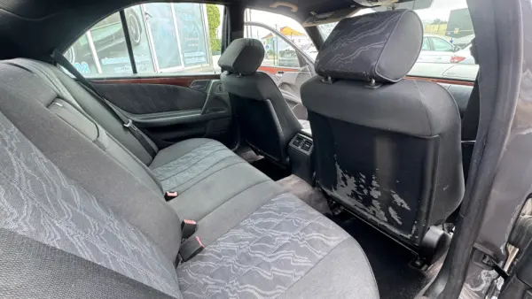 Mercedes-Benz E 220 CDI Classic 16