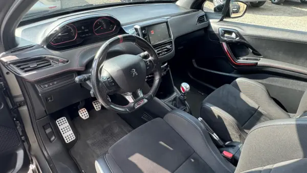 Peugeot 208 1.6 e-THP GTi by Sport 20