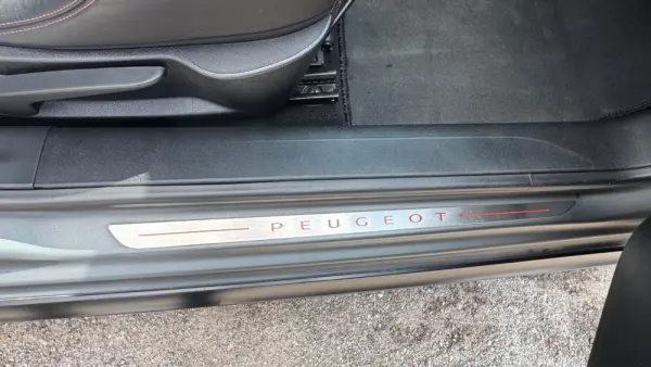 Peugeot 208 1.6 e-THP GTi by Sport 25