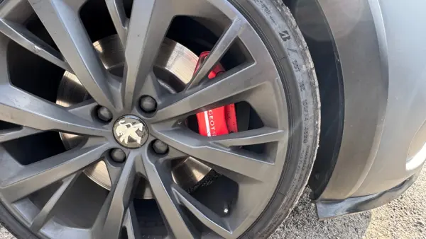 Peugeot 208 1.6 e-THP GTi by Sport 15