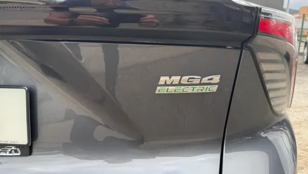 MG MG4 51 kWh Standard 10