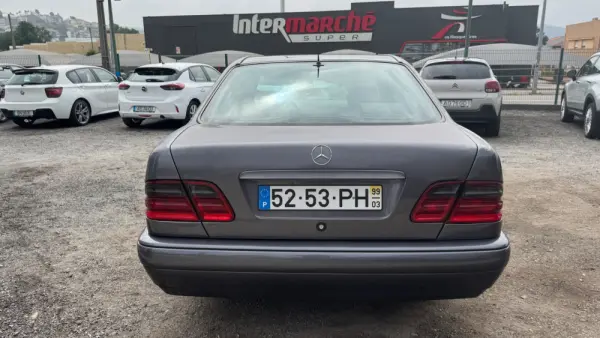 Mercedes-Benz E 220 CDI Classic 5
