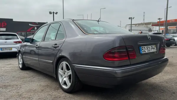 Mercedes-Benz E 220 CDI Classic 6