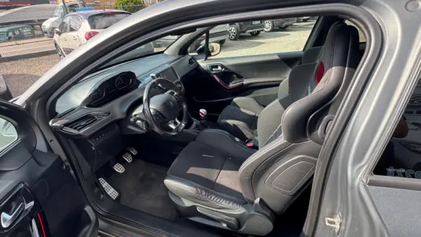 Peugeot 208 1.6 e-THP GTi by Sport 17