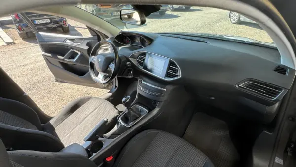 Peugeot 308 SW 1.5 BlueHDi Style 27