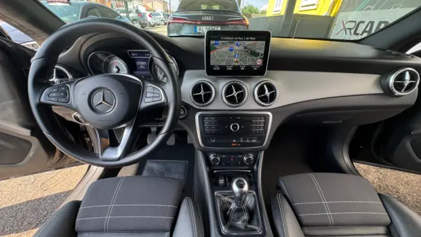 Mercedes-Benz CLA 200 d Shooting Brake Urban 45