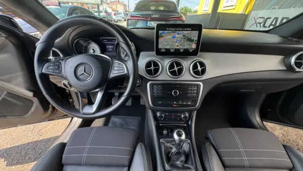 Mercedes-Benz CLA 200 d Shooting Brake Urban 44