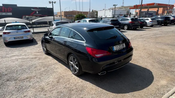 Mercedes-Benz CLA 200 d Shooting Brake Urban 14