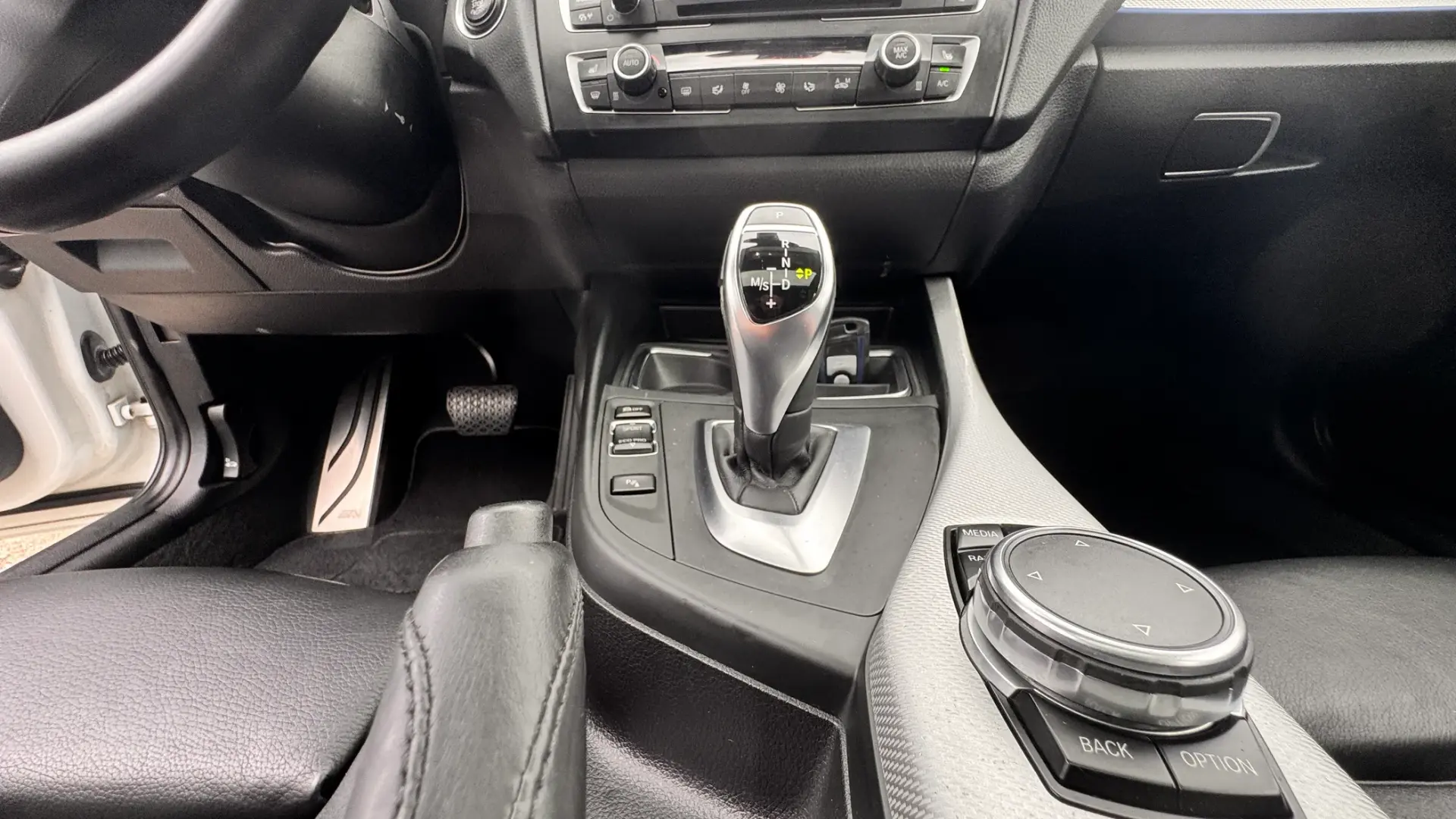 BMW 120 d Pack M Auto 37