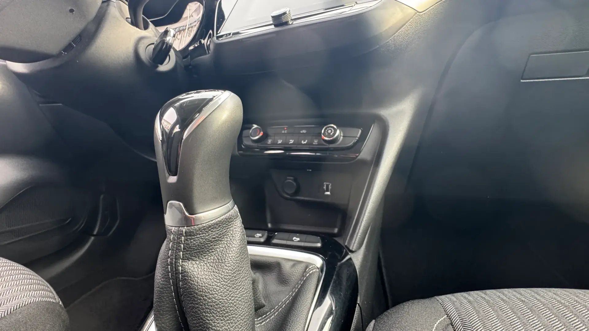 Opel Corsa 1.2 Edition 27