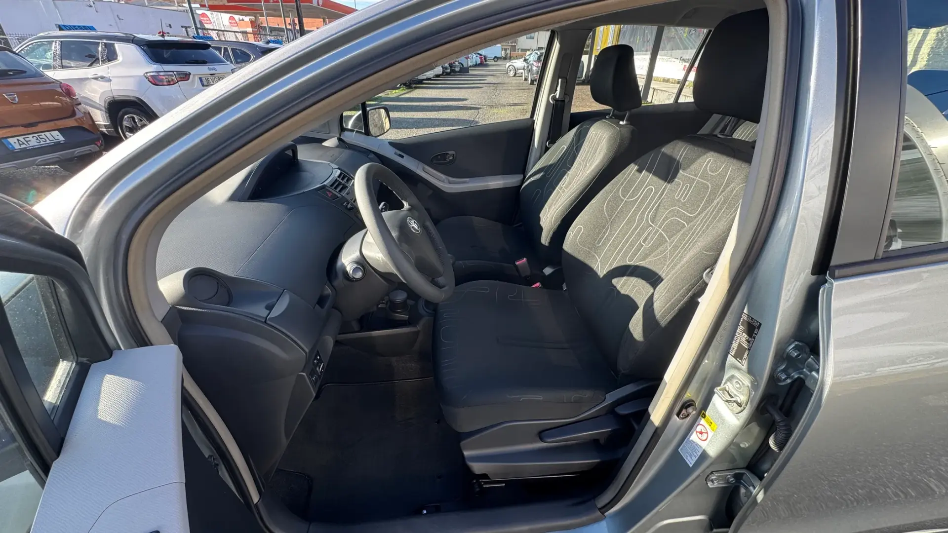 Toyota Yaris 1.0 VVT-i Comfort+AC 12