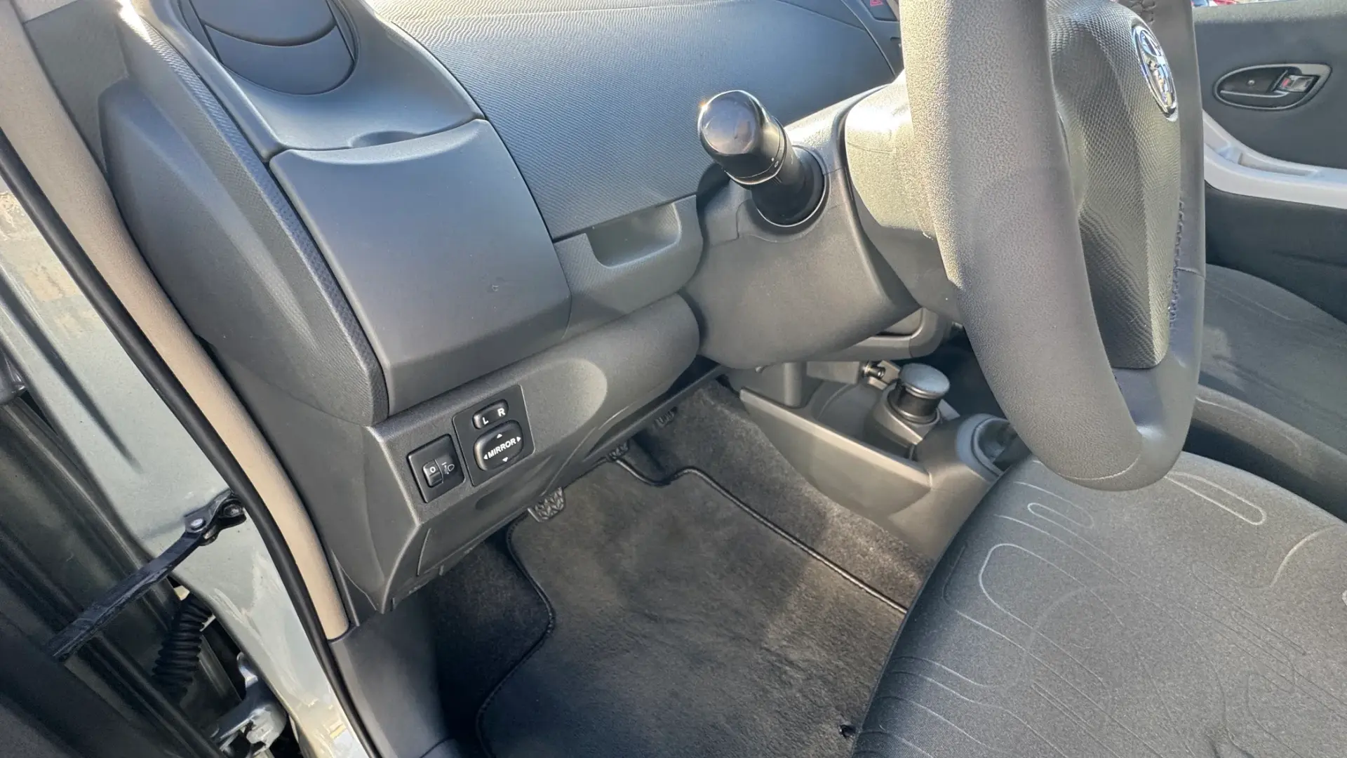 Toyota Yaris 1.0 VVT-i Comfort+AC 16