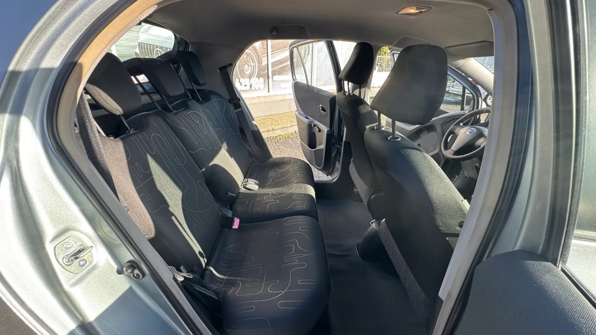 Toyota Yaris 1.0 VVT-i Comfort+AC 22