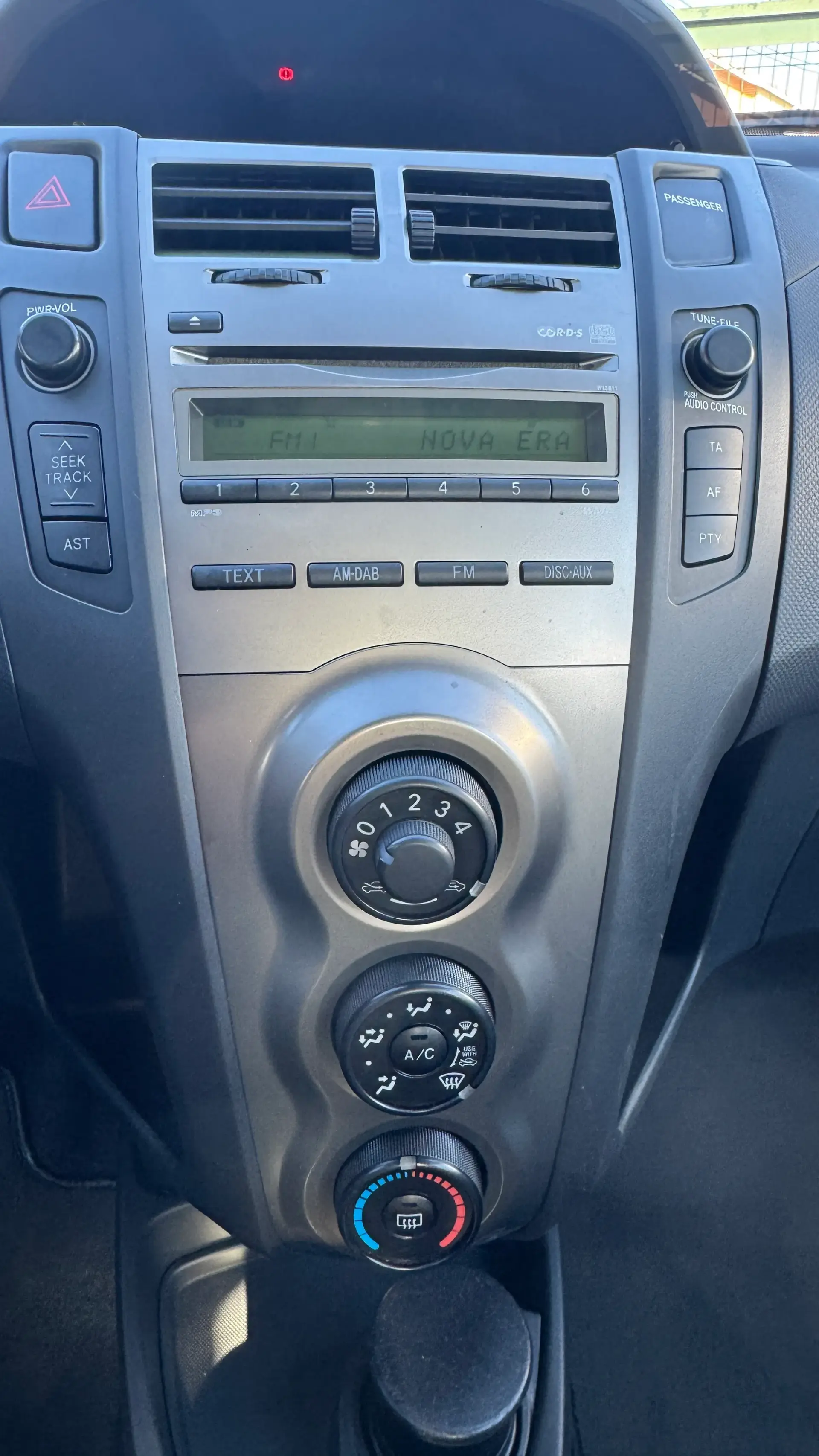 Toyota Yaris 1.0 VVT-i Comfort+AC 31