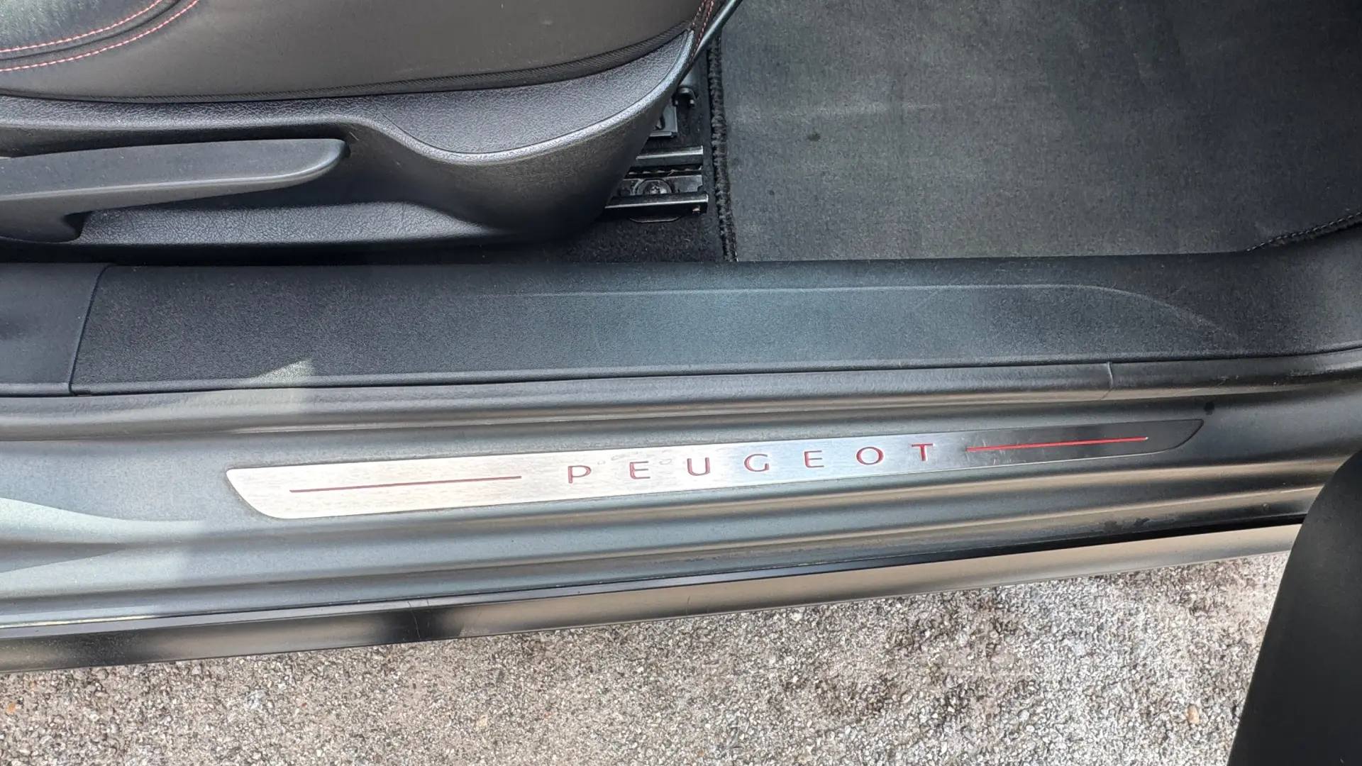 Peugeot 208 1.6 e-THP GTi by Sport 25