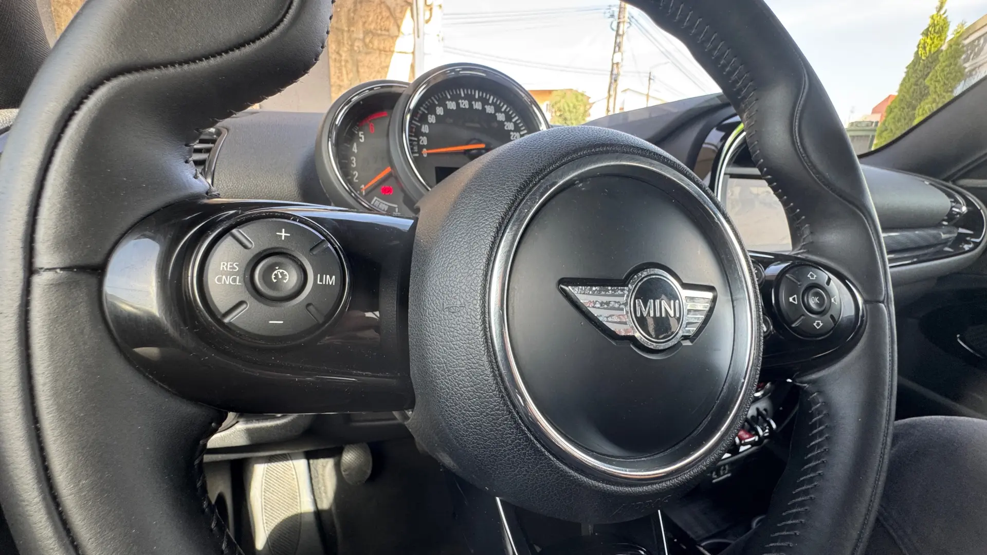 MINI Clubman One D Sport Edition 36