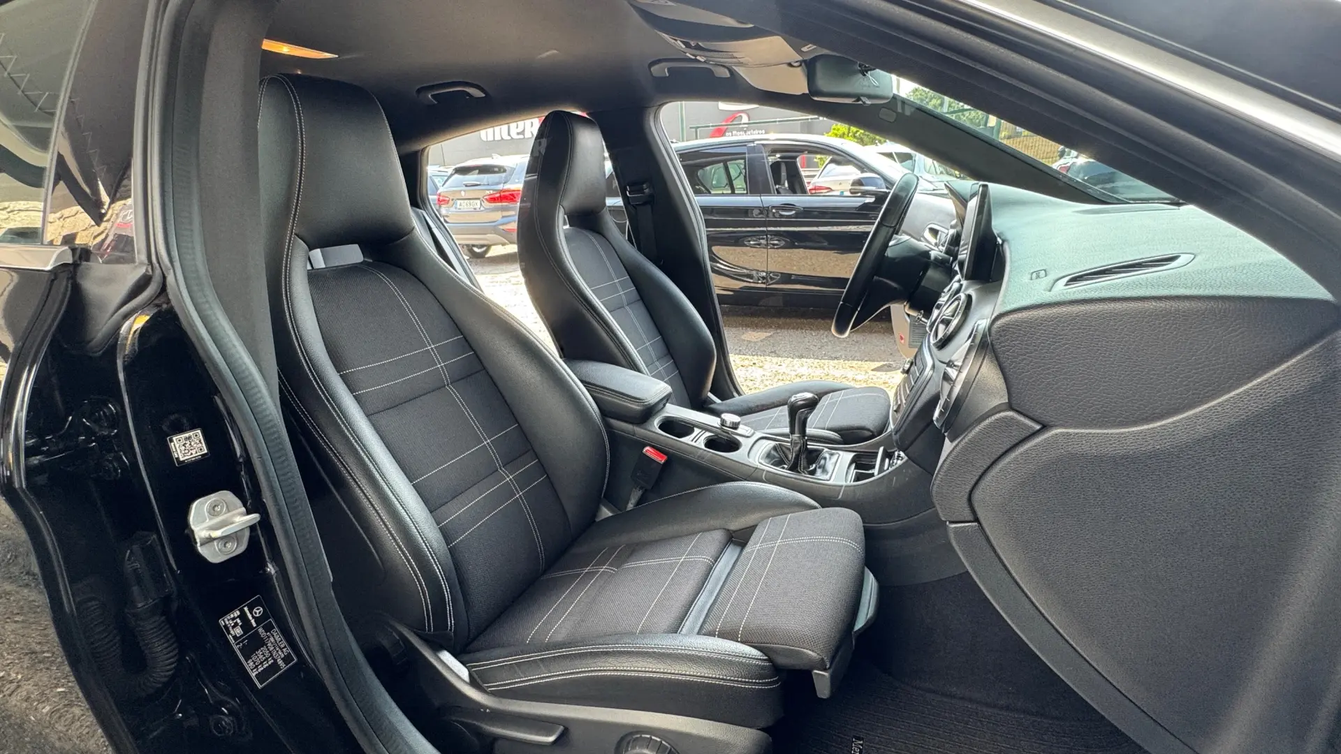 Mercedes-Benz CLA 200 d Shooting Brake Urban 37