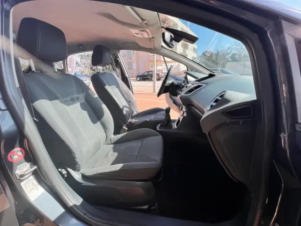 Ford Fiesta 1.6 TDCi Titanium 8