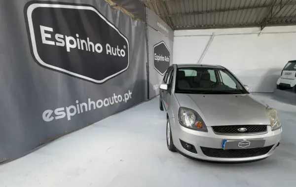 Ford Fiesta 1.25 Ghia 9
