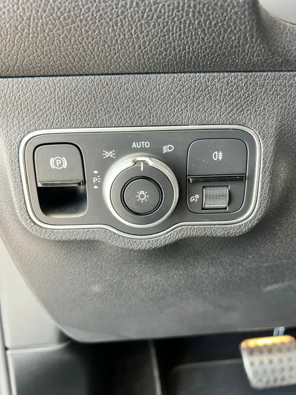 Mercedes-Benz GLB 180 d AMG Line 11