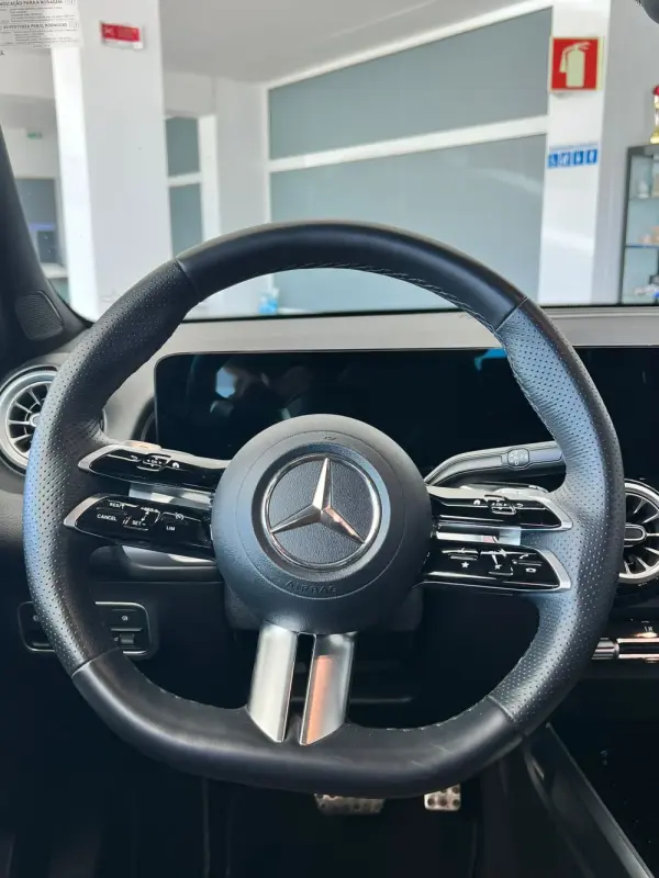 Mercedes-Benz GLB 180 d AMG Line 12