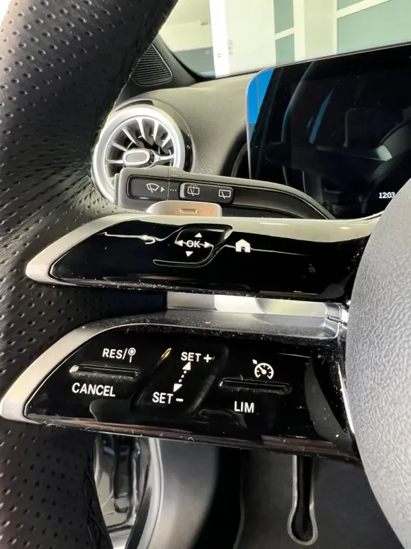 Mercedes-Benz GLB 180 d AMG Line 13