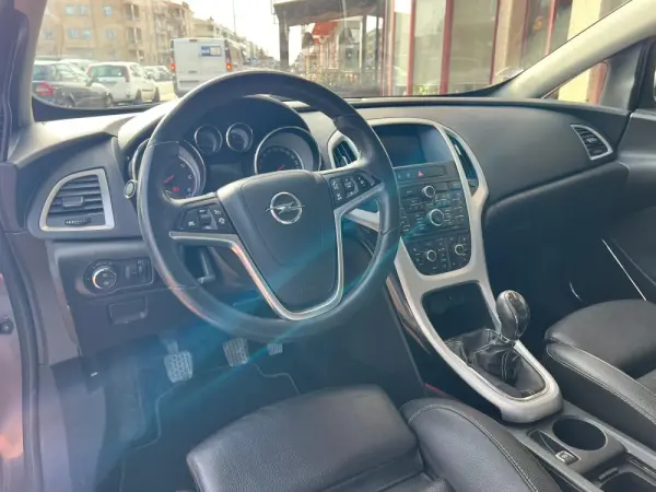 Opel Astra GTC 1.7 CDTi S/S 109g 3