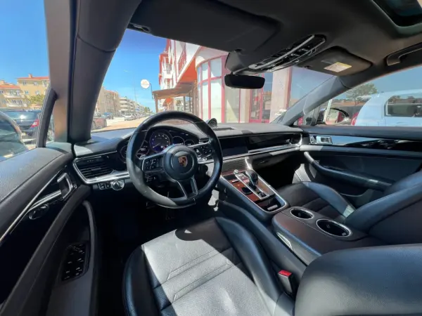 Porsche Panamera Sport Turismo ST 4 E-Hybrid 10