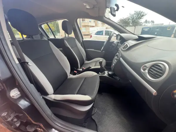 Renault Clio 1.2 16V Dynamique S 5