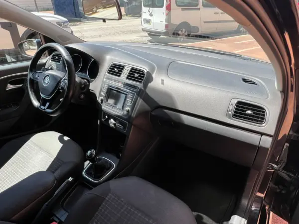 Volkswagen Polo 1.0 Confortline 4