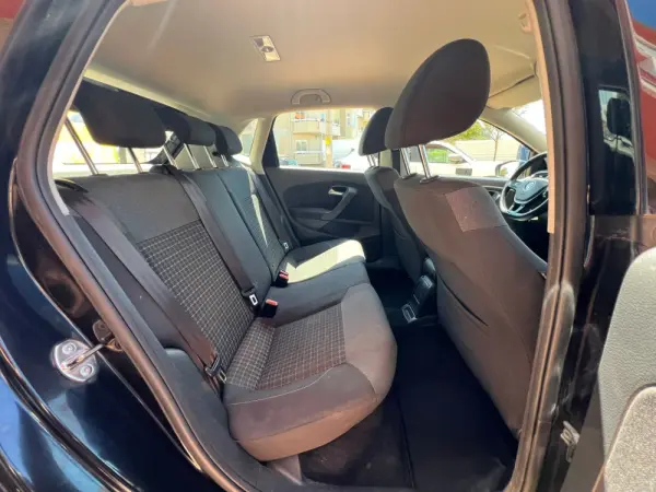 Volkswagen Polo 1.0 Confortline 6