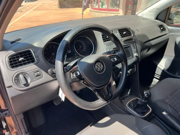 Volkswagen Polo 1.0 Confortline 9