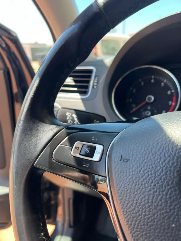 Volkswagen Polo 1.0 Confortline 12