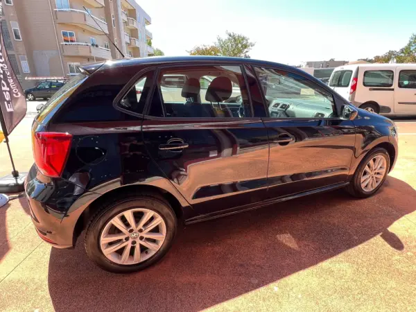 Volkswagen Polo 1.0 Confortline 16