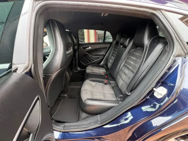 Mercedes-Benz CLA 180 d Urban 4