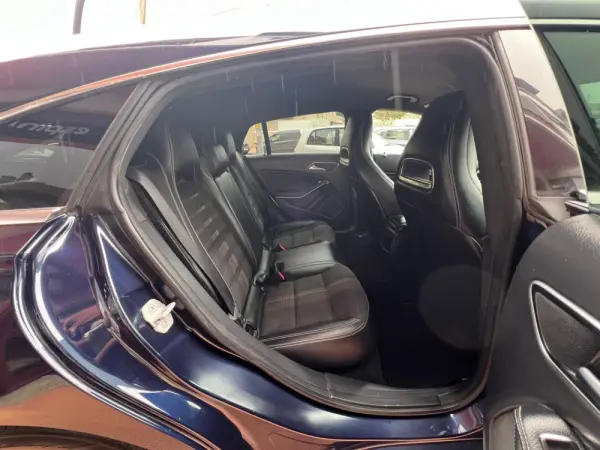 Mercedes-Benz CLA 180 d Urban 7
