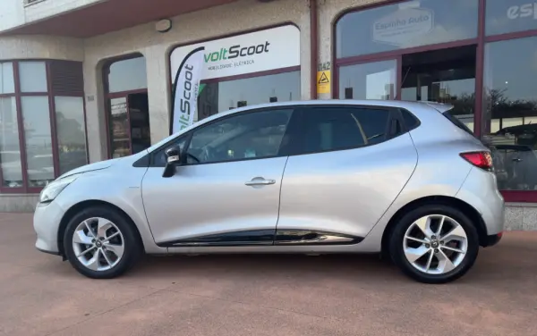 Renault Clio 0.9 TCE Limited 9