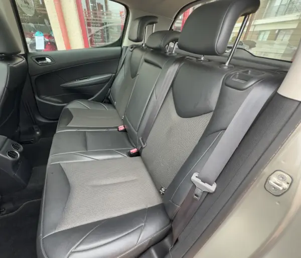 Peugeot 308 1.6 e-HDi Allure CMP6 10