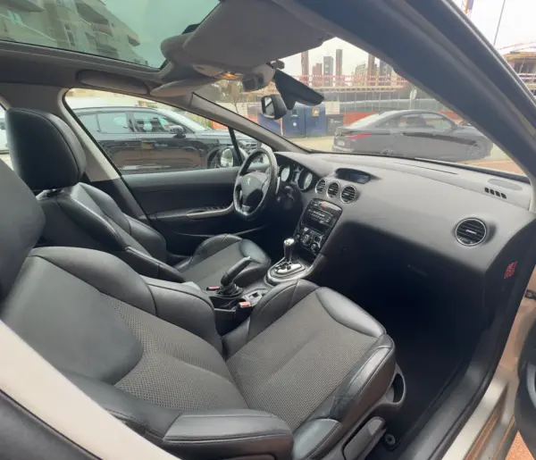 Peugeot 308 1.6 e-HDi Allure CMP6 15