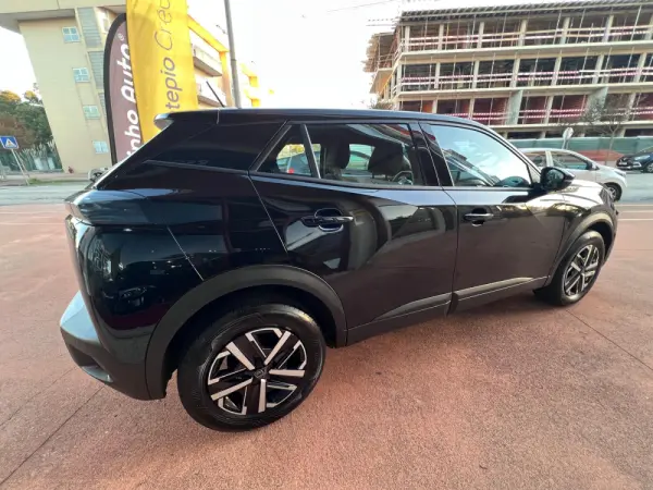 Peugeot 2008 1.2 PureTech Style 7