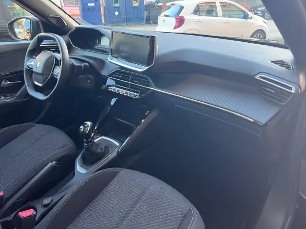 Peugeot 2008 1.2 PureTech Style 12