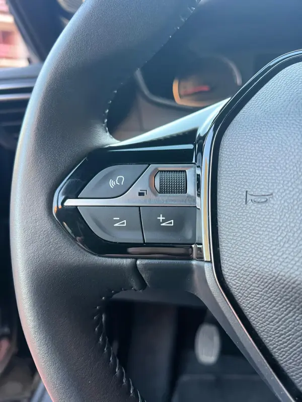 Peugeot 2008 1.2 PureTech Style 18