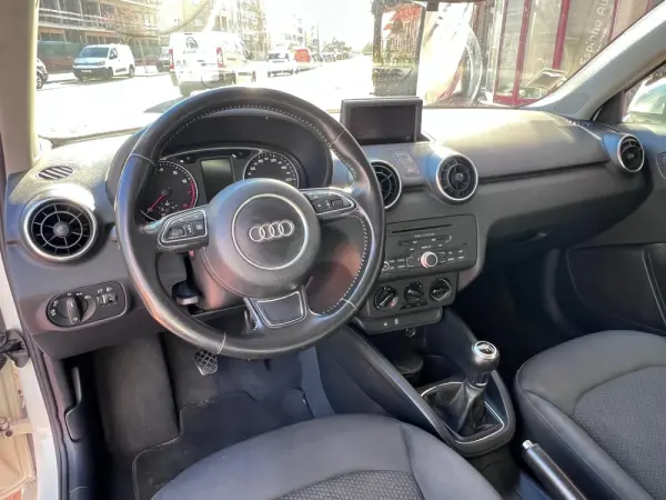 Audi A1 1.2 TFSI Attraction 12