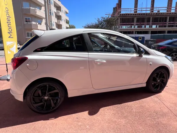 Opel Corsa 1.0 Turbo Black Edition GT 4